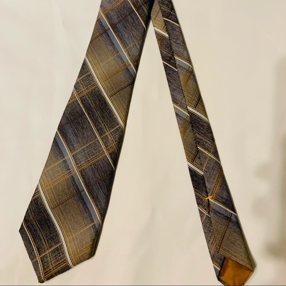 Lilly Daché tie